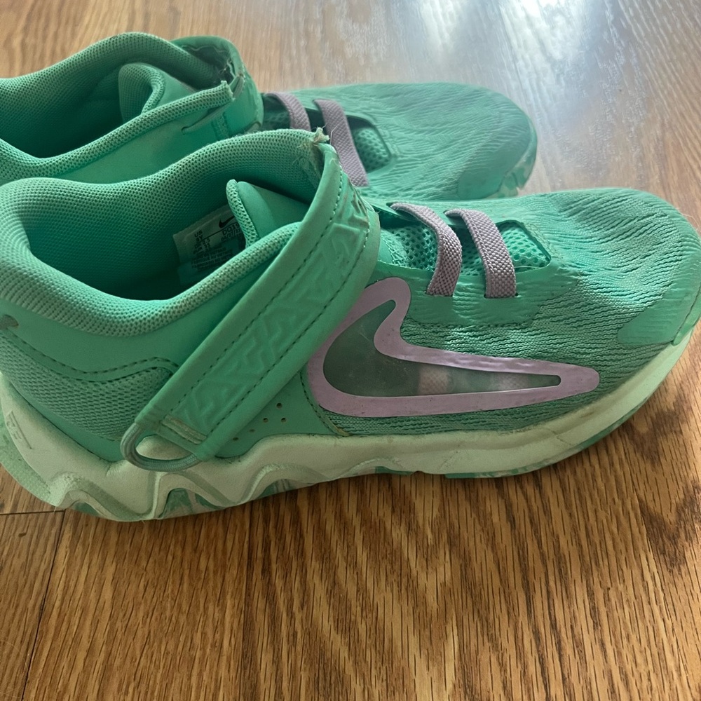 Nike girls basketball ball shoes